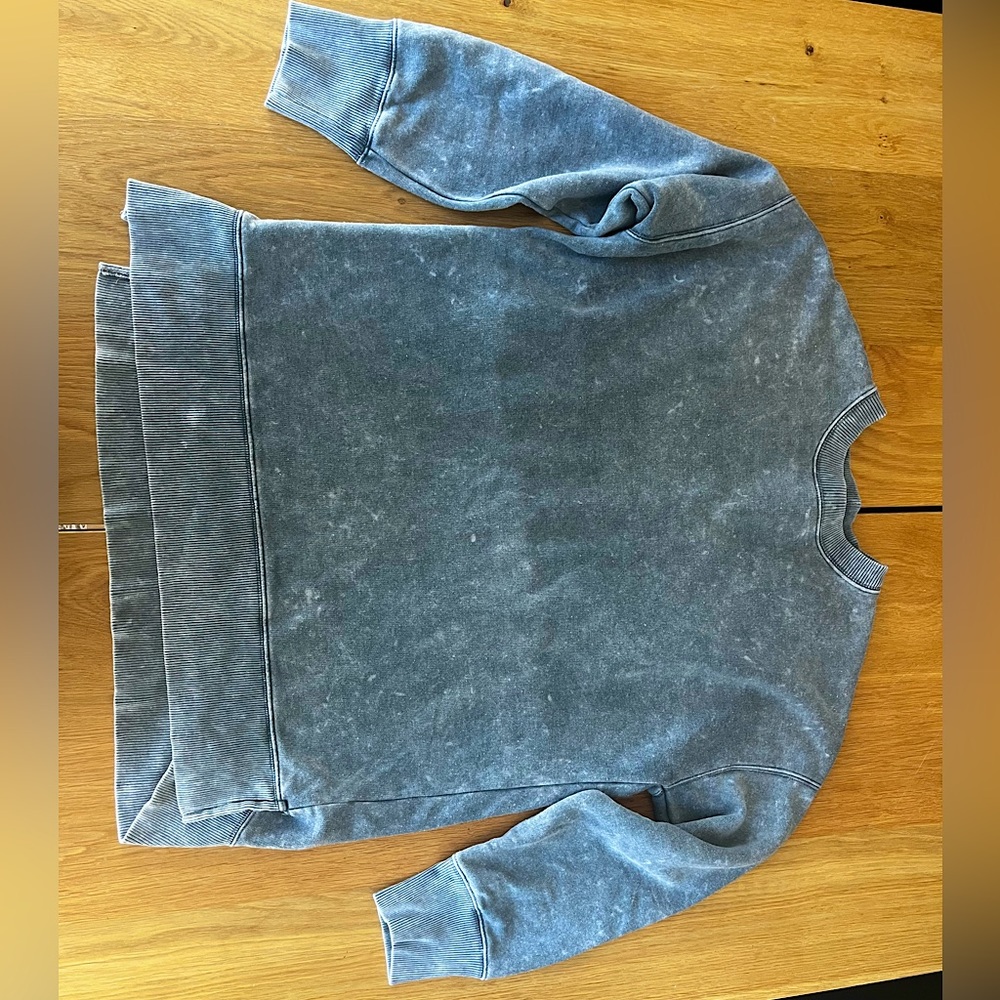 Light grey crewneck
